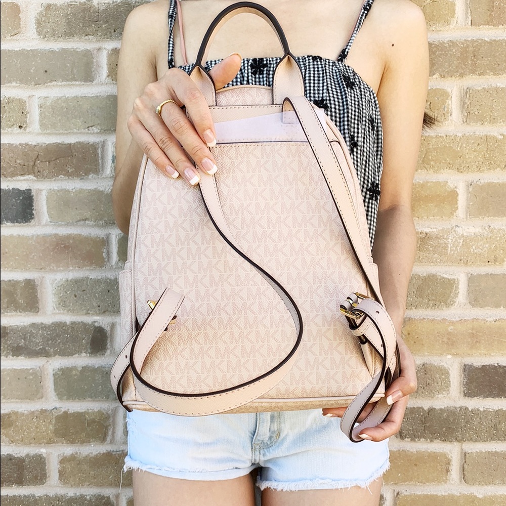 Gaby’sBags👜💕-NWTZ Michael Kors Backpack flowers - Picture 7 of 8